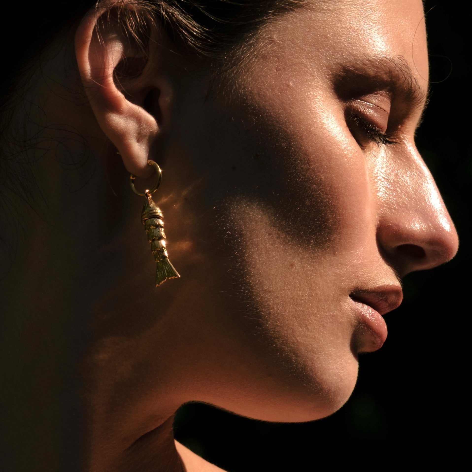 syrna_earrings_gold_nasia_1-1-scaled Syrna Earrings - Image 1